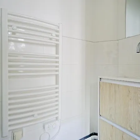 Bright Apt Near Republic דירה פריז