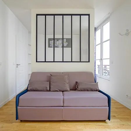 Bright Apt Near Republic דירה