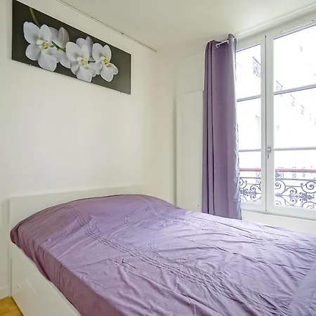 Bright Apt Near Republic * פריז